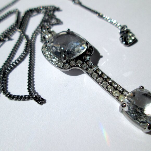 ✨🗝️ Swarovski Pendant Necklace Dk Silver Tone Sparkly Cushion Cut Stylized Key - Picture 4 of 11